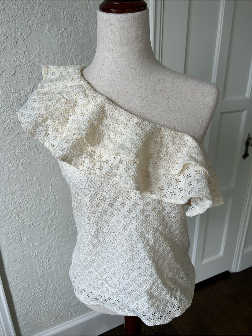 Banana Republic Cream One-Shoulder Lace Ruffle Top